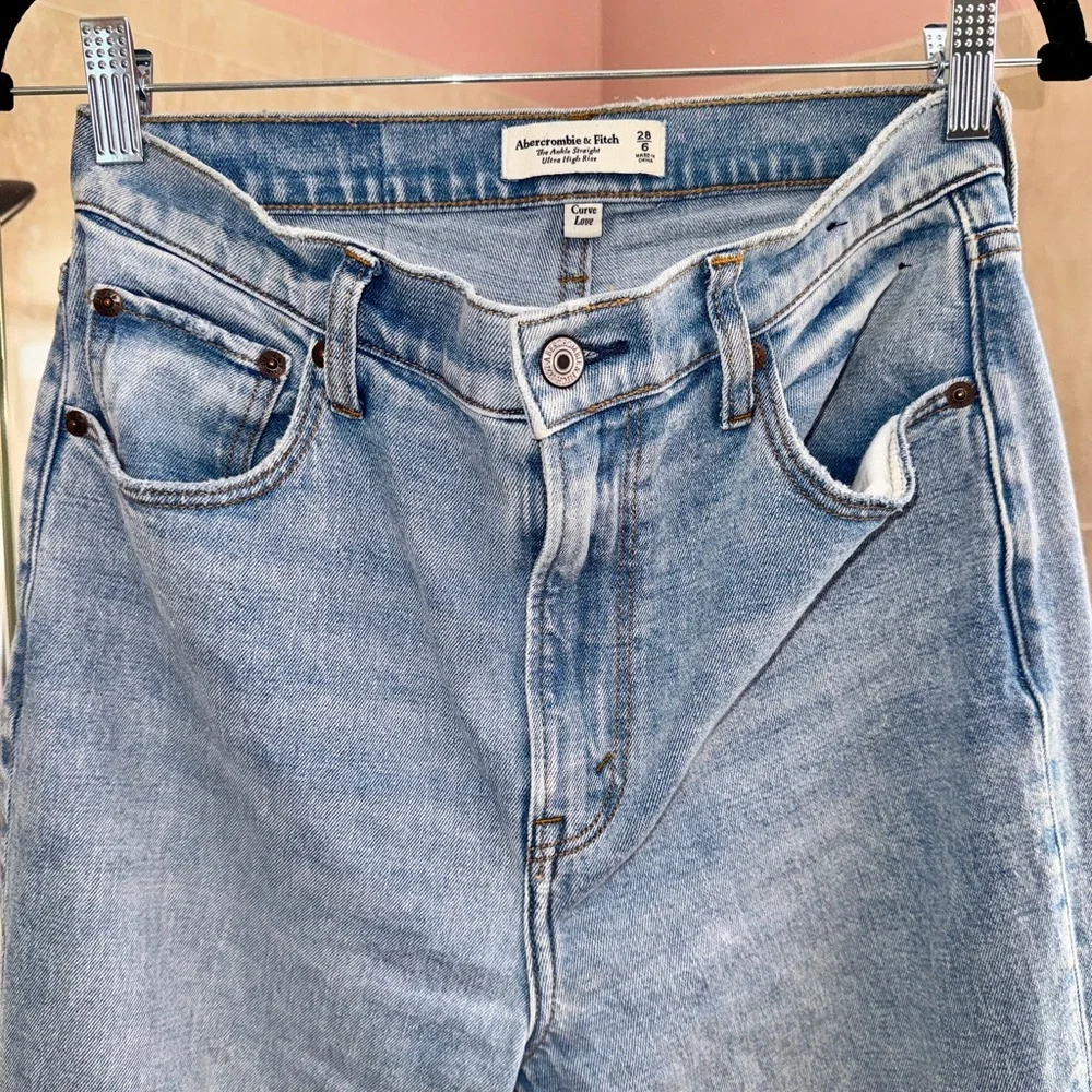 Abercrombie & Fitch High-Rise Light Wash Ankle Straight Jeans- Size 28 - Picture 12 of 15